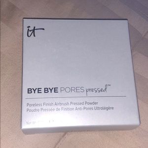 It BYE BYE pores pressed powder